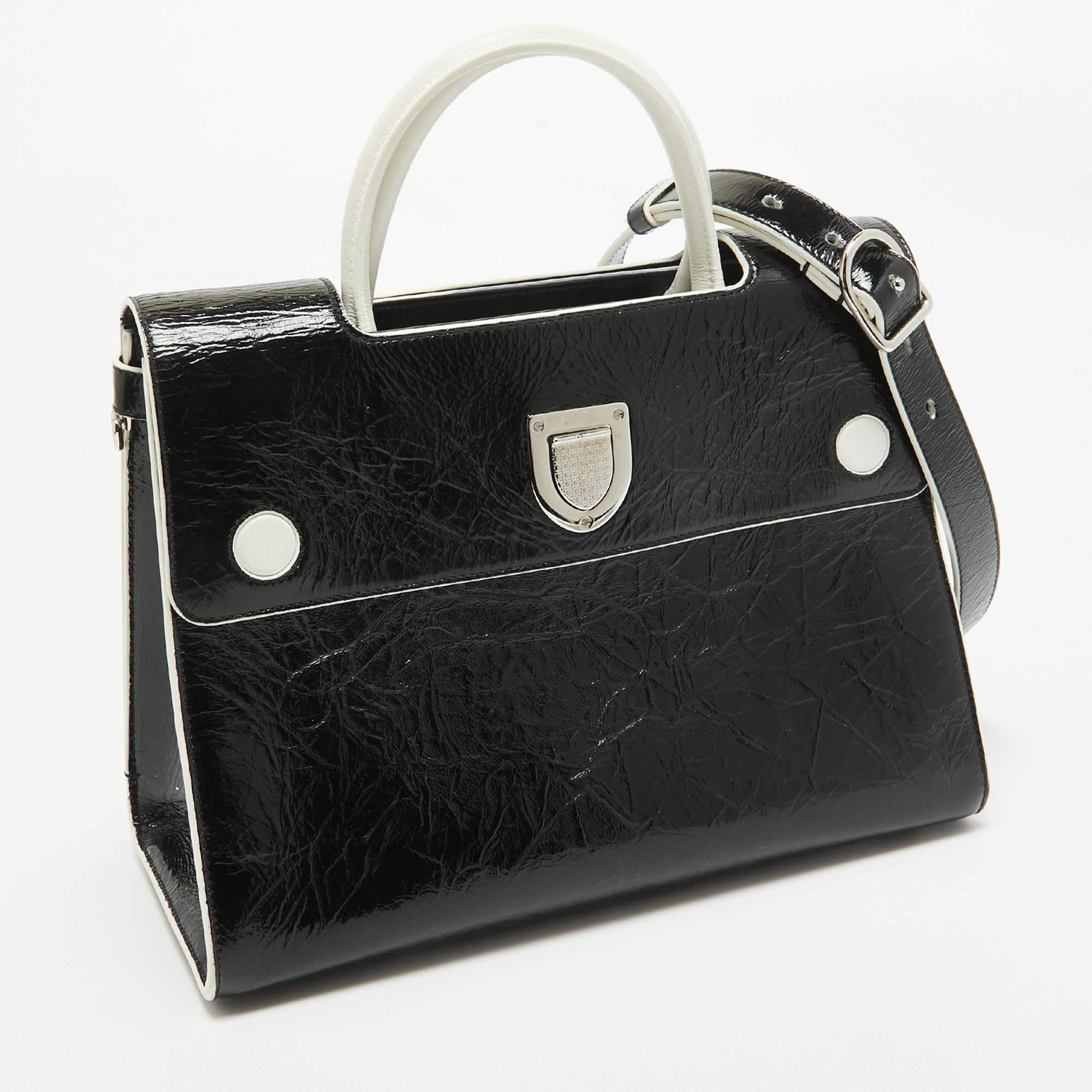 Dior Black/White Crinkled Patent Leather Medium Diorever Top Handle Bag In Excellent Condition For Sale In Dubai, Al Qouz 2