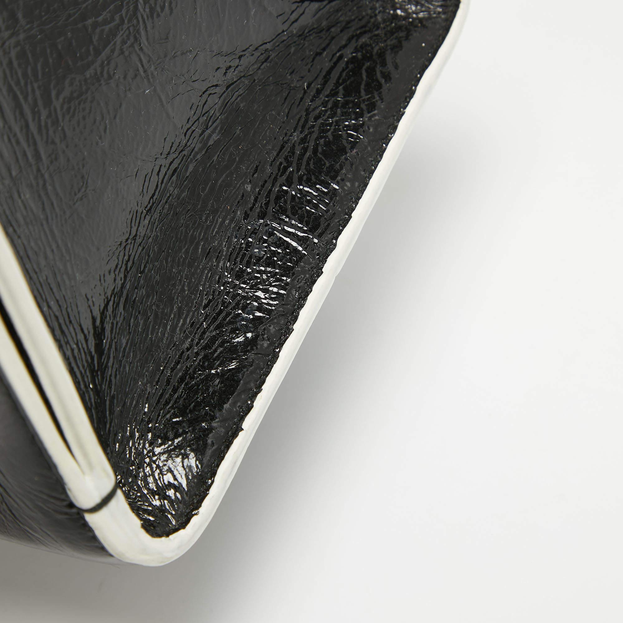 Dior Black/White Crinkled Patent Leather Medium Diorever Top Handle Bag For Sale 5