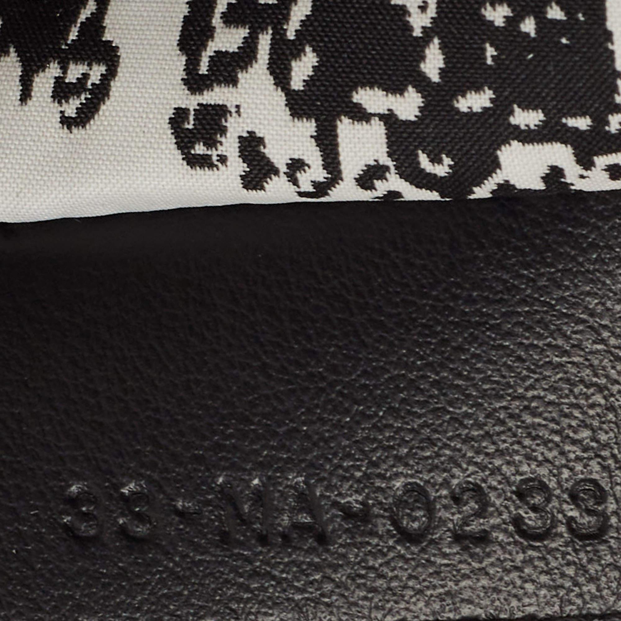 Pochette de voyage Dior Plan De Paris en nylon noir/blanc Pour femmes en vente