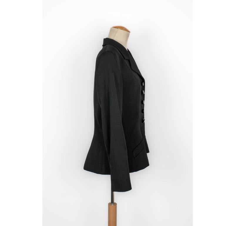 Dior- (Made in France) Black wool jacket with a powder pink silk lining. Size 44FR. 2016 Fall-Winter Collection.

Additional information:
Condition: Very good condition
Dimensions: Shoulder width: 42 cm - Sleeve length: 61 cm - Length: 66 cm
Period: