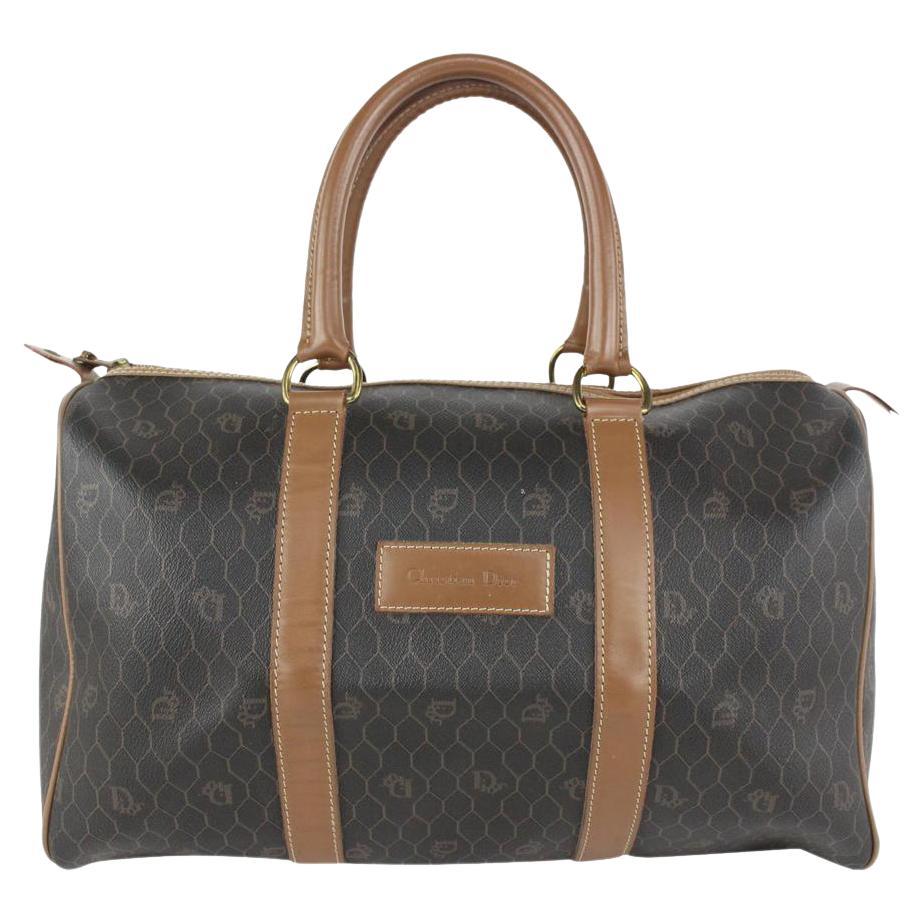 First time LV owner here. My Keepall Bandoulière 55 seems to “pucker” when  I carry it by the strap. Am I being too paranoid about it? Is it normal?  It's not loaded