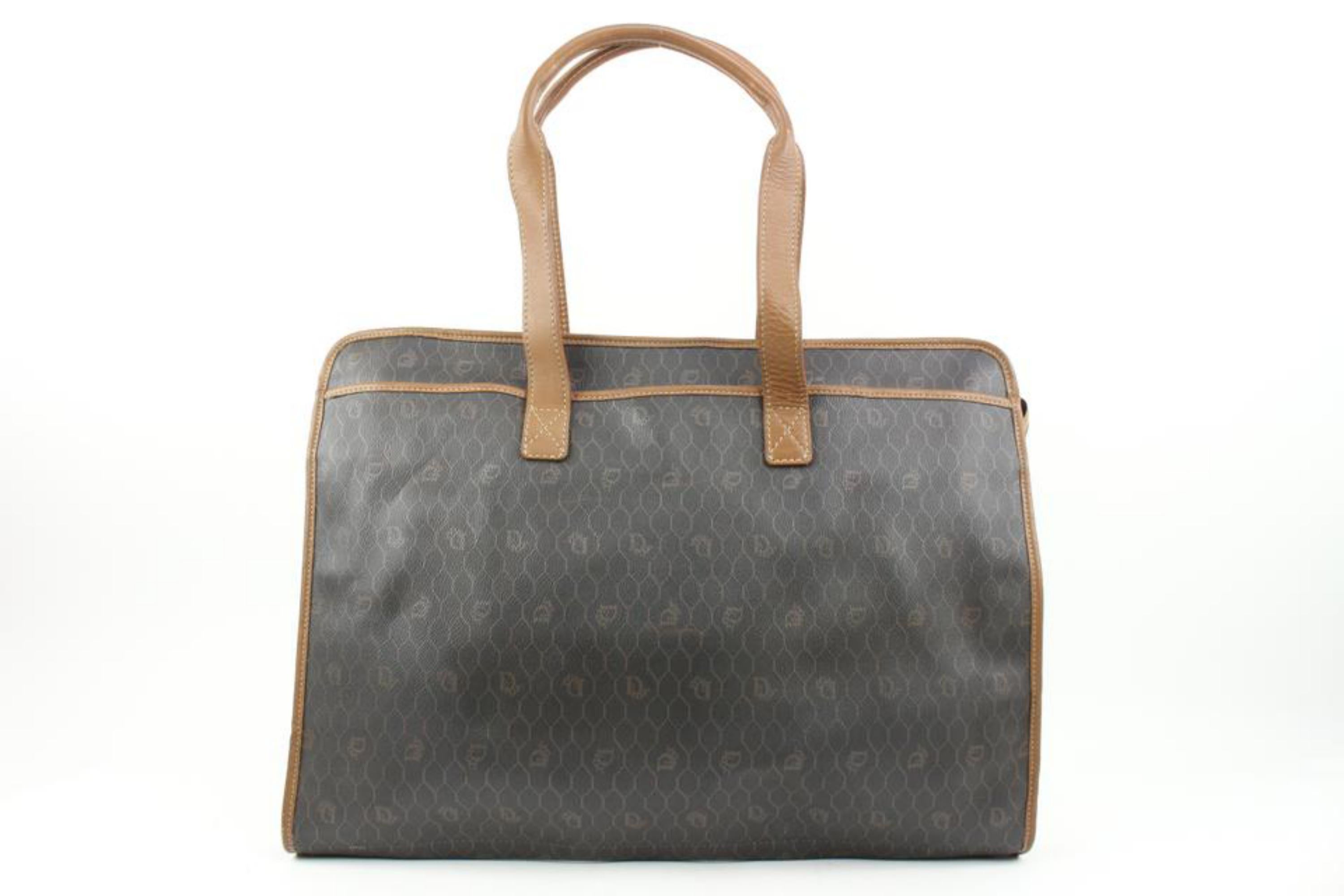 Dior - Sac fourre-tout « Trotter Honeycomb Shopper » noir et marron avec monogramme, 56d23 en vente 1