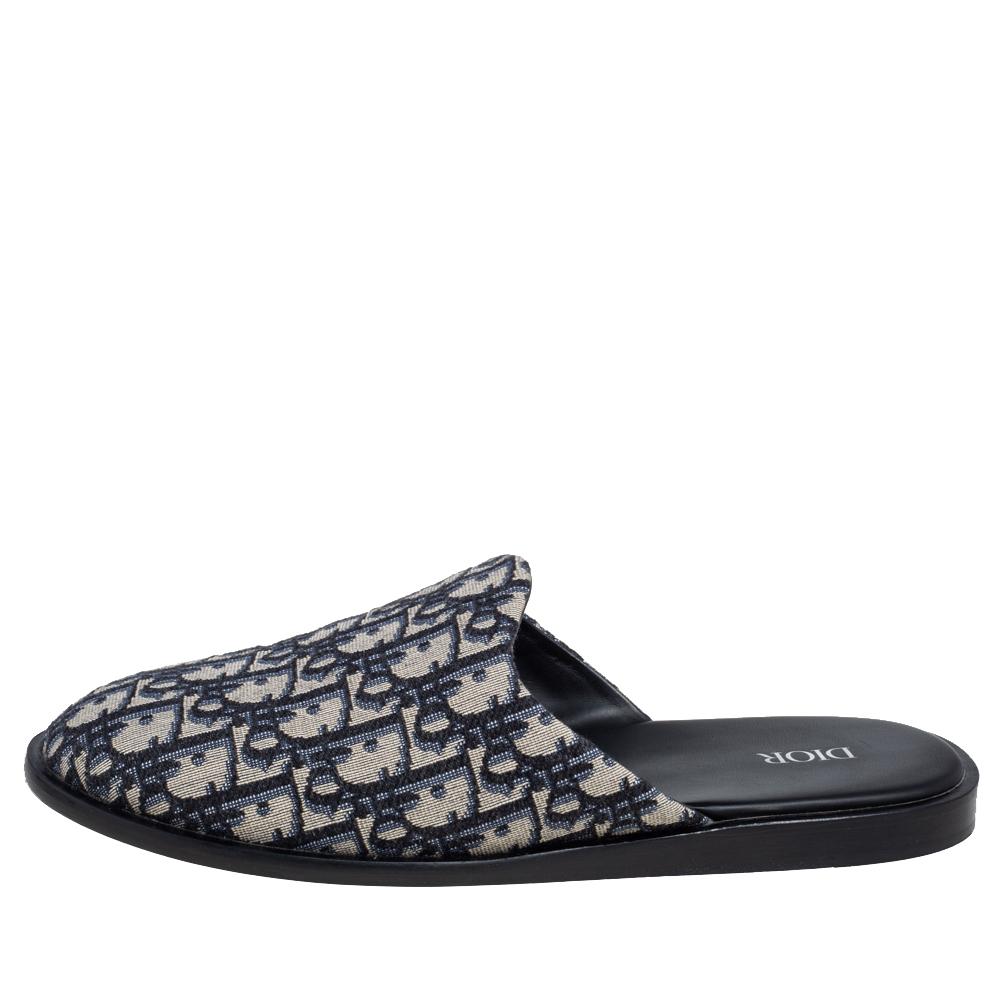 Take fashionable steps in these mules from Dior. They've been crafted from blue cotton fabric featuring the brand's signature Oblique embroidery. They are easy to slip on and comfortable enough for daily wear.

Includes: Original Dustbag, Original