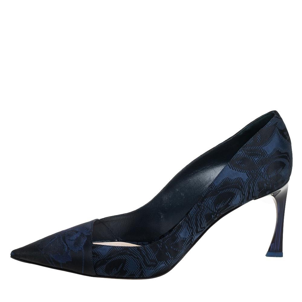 Crafted out of jacquard fabric, these Dior pumps are a striking pick for a host of occasions. They are made in Italy and are styled with classic pointed toes, 8.5 cm heels and leather insoles. The leather soles finish the blue & black pumps.