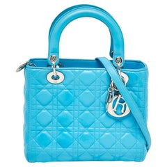 Sac cabas Lady Dior de taille moyenne en cuir cannage bleu