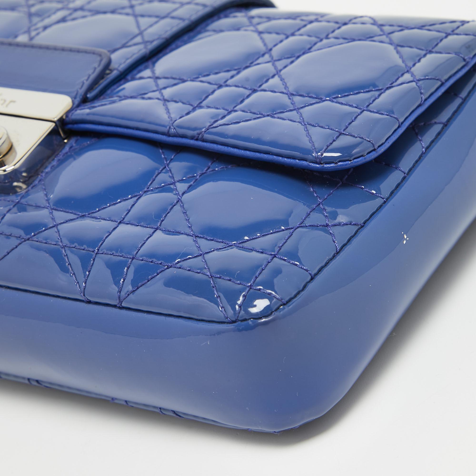 Dior Blue Cannage Patent Leather New Lock Chain Clutch In Good Condition In Dubai, Al Qouz 2
