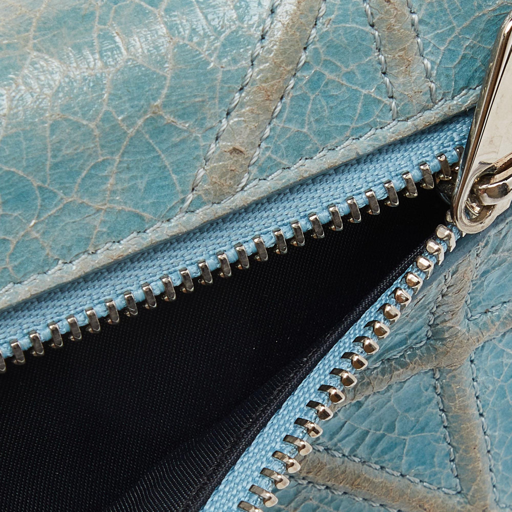 Donna Portafoglio Dior Trifold in pelle blu stropicciata Diorama in vendita
