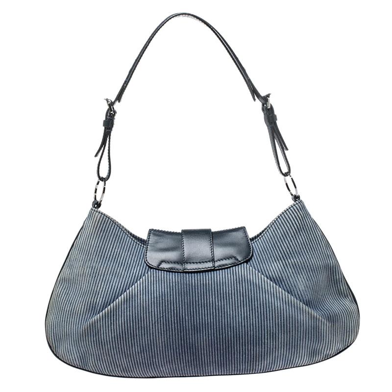 This shoulder bag by Dior is one of a kind. Crafted in Italy, it is designed to deliver effortless style. The bag has been crafted from denim fabric and comes in a lovely shade of blue. The exterior is enhanced by leather accents that include a