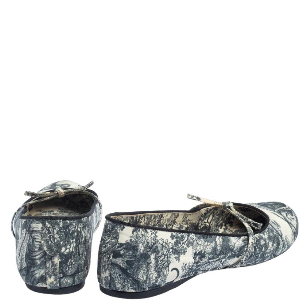 toile shoes