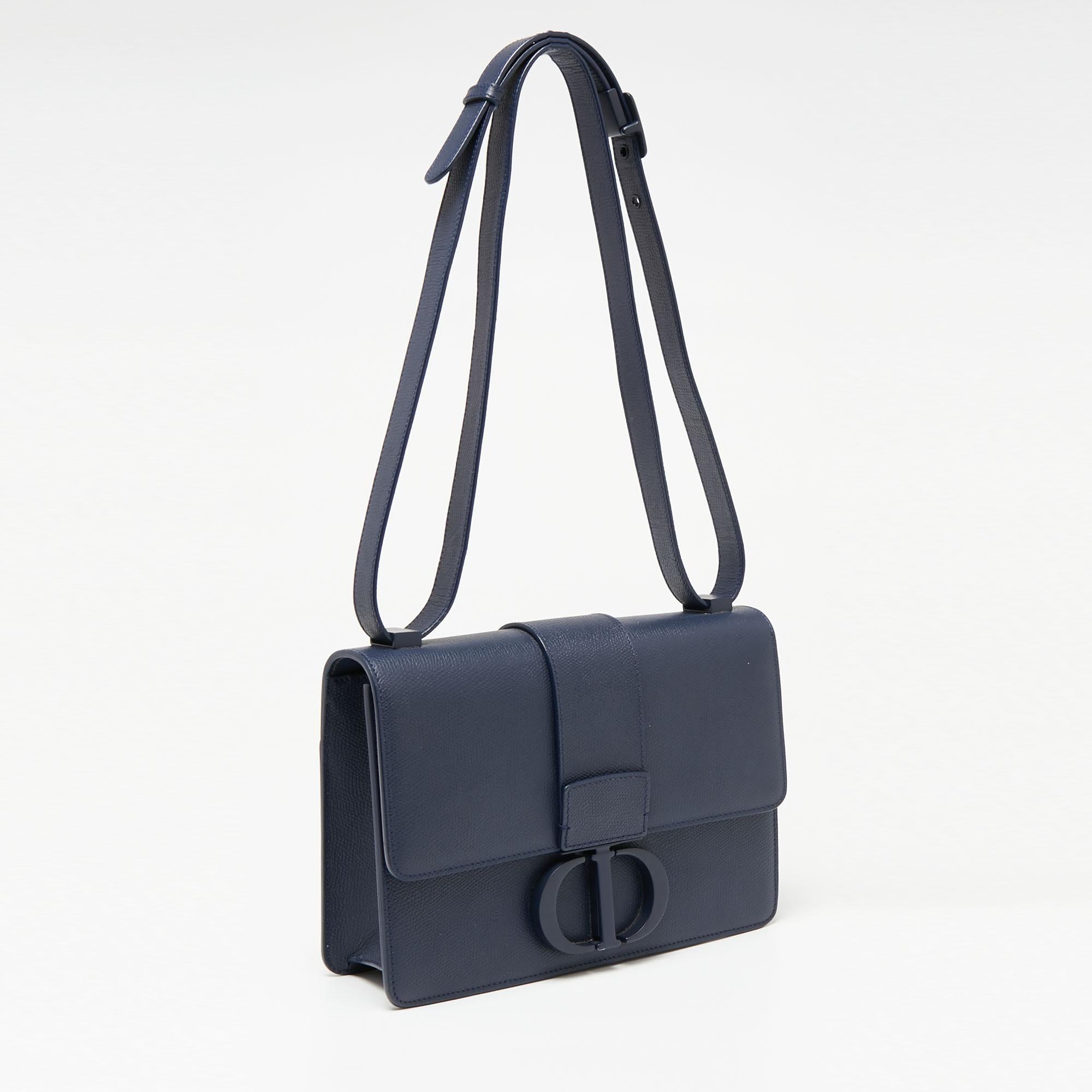 Dior Blue Leather 30 Montaigne Shoulder Bag In Good Condition In Dubai, Al Qouz 2