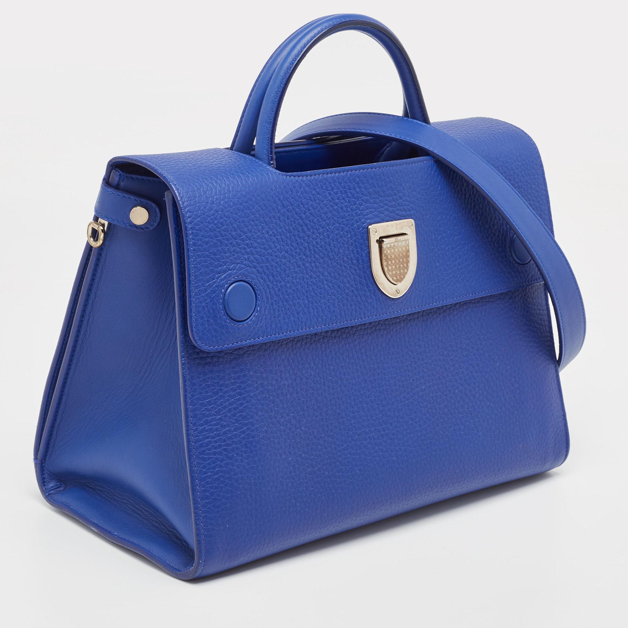 Every stitch and detail on this Diorever bag gives high praise to quality craftsmanship and validates the effort that goes into making a handbag art as fine as this. Structured to perfection using the finest leather and designed with a crest-shaped