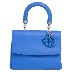 Petit sac à main à rabat Be Dior en cuir bleu Dior