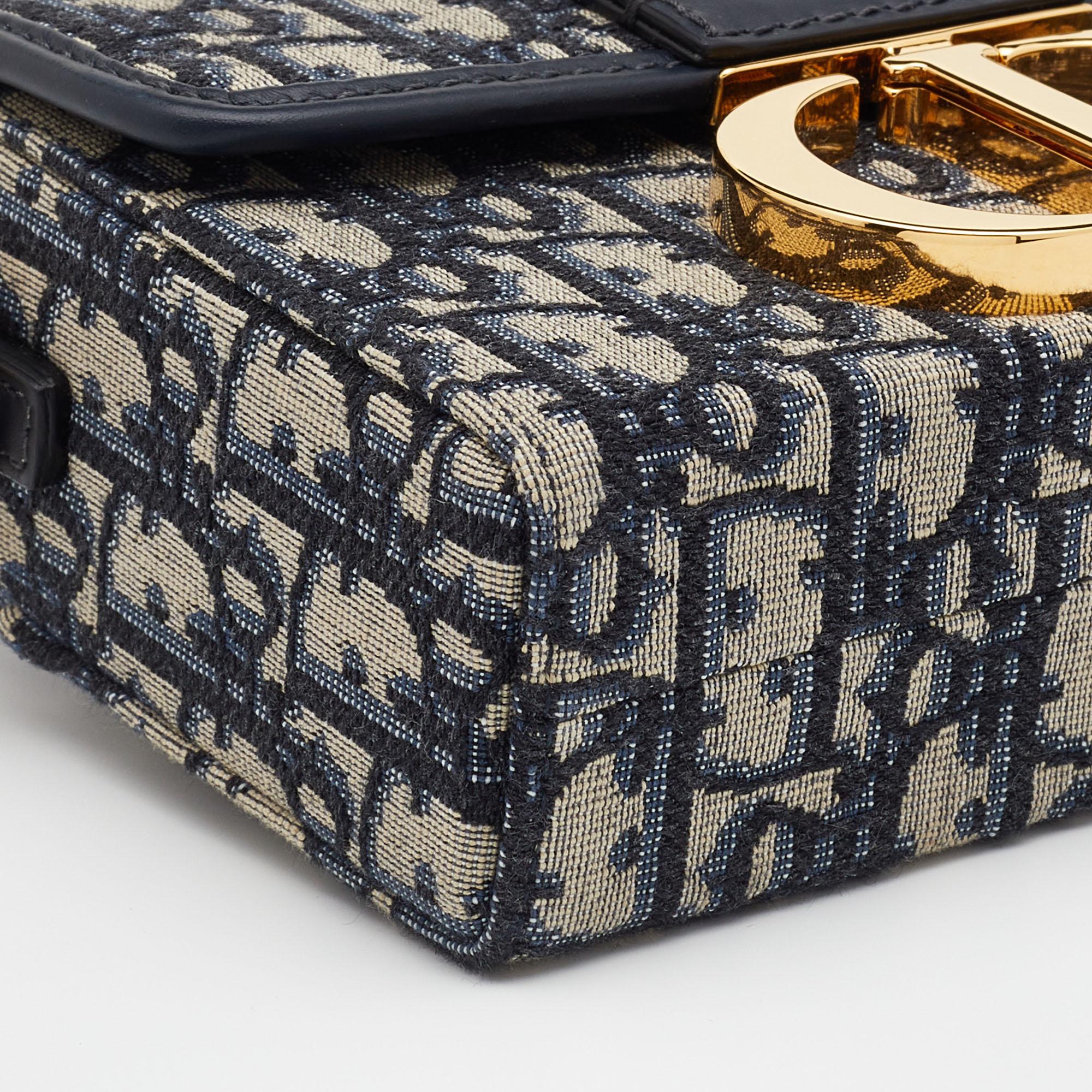 Dior Blue Oblique Canvas 30 Montaigne Box Bag In Good Condition In Dubai, Al Qouz 2