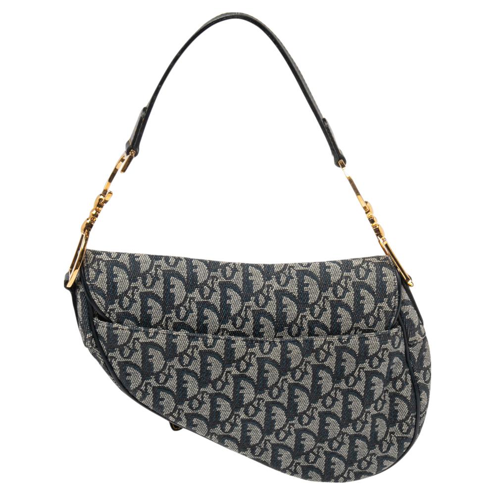 An example of timeless style and great design ideas, Dior's Saddle bag is sought after for all the right reasons. This blue Saddle bag for women is crafted using Oblique canvas and leather in an iconic shape and it has gold-tone CD letters to hold