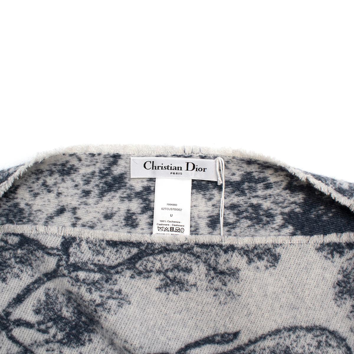 Dior Blauer Toile de Jouy Kaschmir-Poncho im Zustand „Neu“ in London, GB