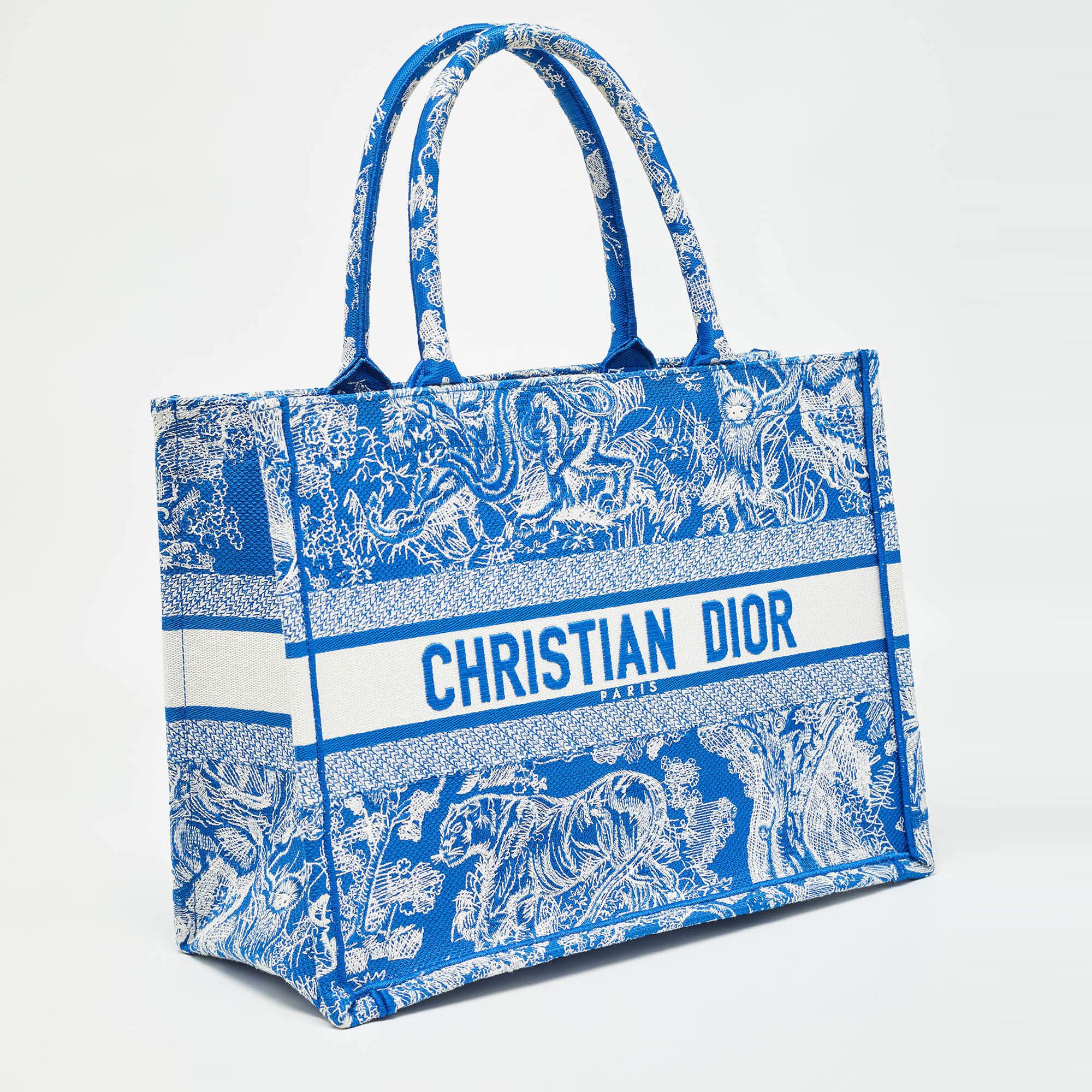 Dior Blue/White Embroidered Canvas Medium Toile de Jouy Book Tote In Excellent Condition For Sale In Dubai, Al Qouz 2