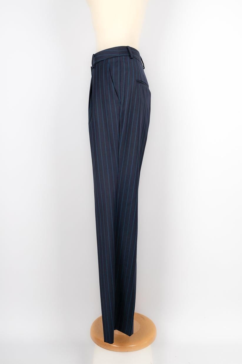 Dior - (Made in Italy) Blue wool striped pants. Size 38FR. 2008 Spring-Summer Collection.

Additional information:
Condition: Very good condition
Dimensions: Waist: 40 cm - Length: 102 cm
Period: 21st Century

Seller Reference: FJ90