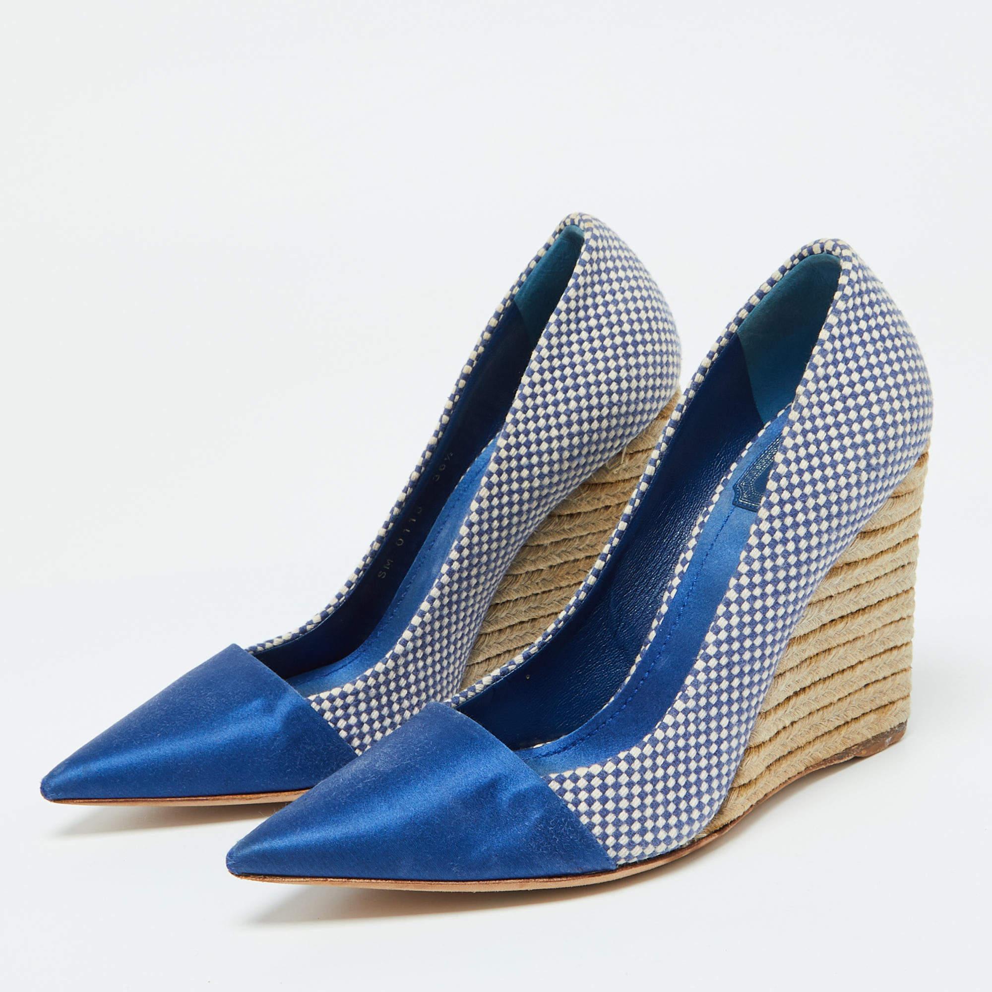 Faites preuve de chic avec ces escarpins de créateur. Ils présentent des talons robustes et des semelles durables, parfaits pour vos sorties à la mode.