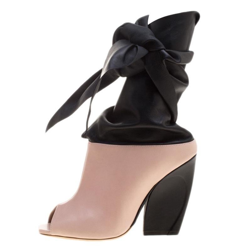 Dior Blush Pink & Black Leather Brooklyn Ankle Wrap Peep Toe Ankle Boots Size 39 im Zustand „Neu“ in Dubai, Al Qouz 2