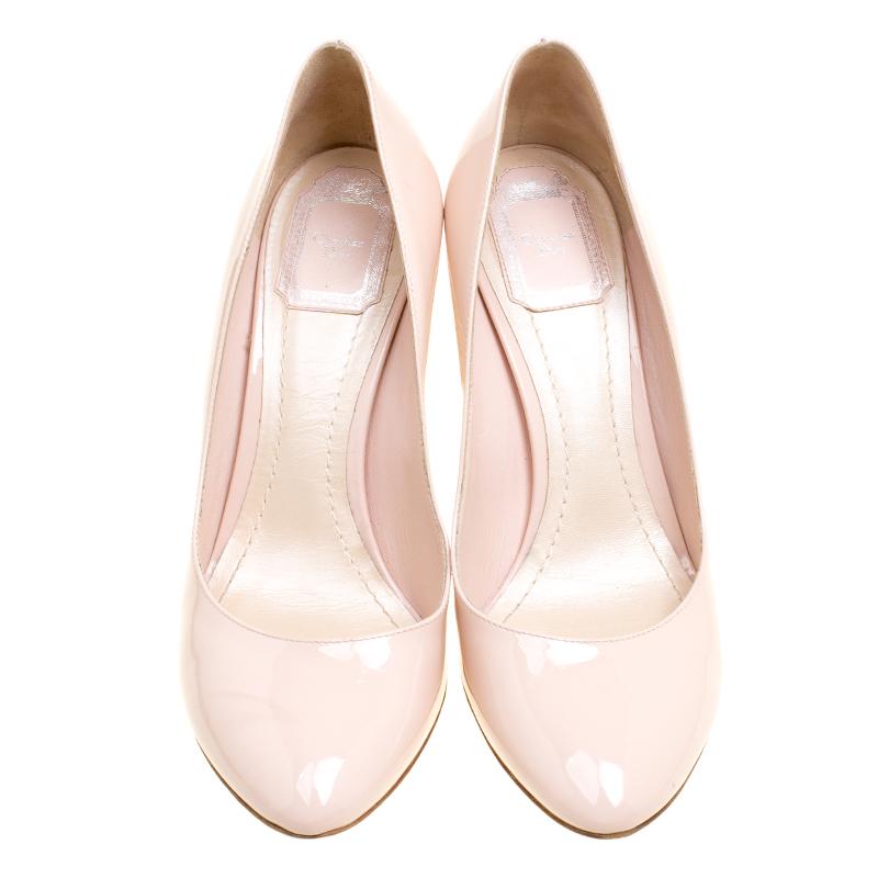 You'll love to make others blush whenever you step out in these stunning pink pumps from Dior. They are crafted from patent leather and suede and feature almond toes, comfortable leather lined insoles and 8 cm block heels. Pair them with a pleated