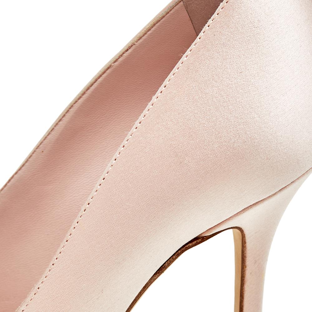 Dior Blush Pink Satin Rose Pointed Toe Pumps Size 35 In New Condition In Dubai, Al Qouz 2