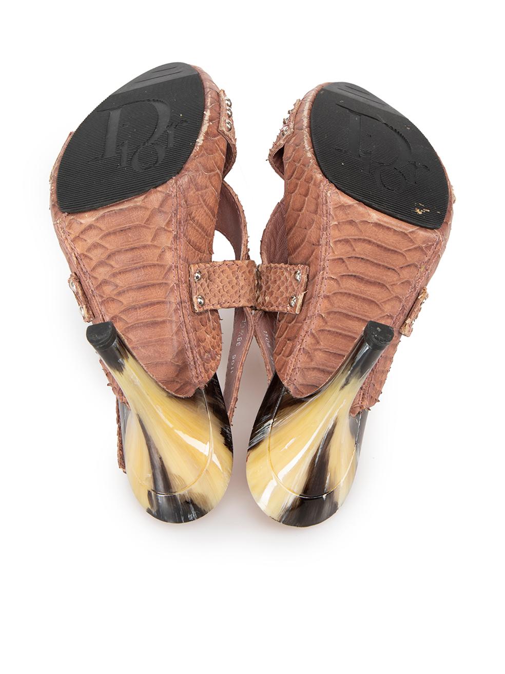 Sandalias con tiras cruzadas de piel de serpiente rosa rubor de Dior talla IT 38.5 en Bueno estado para la venta en London, GB