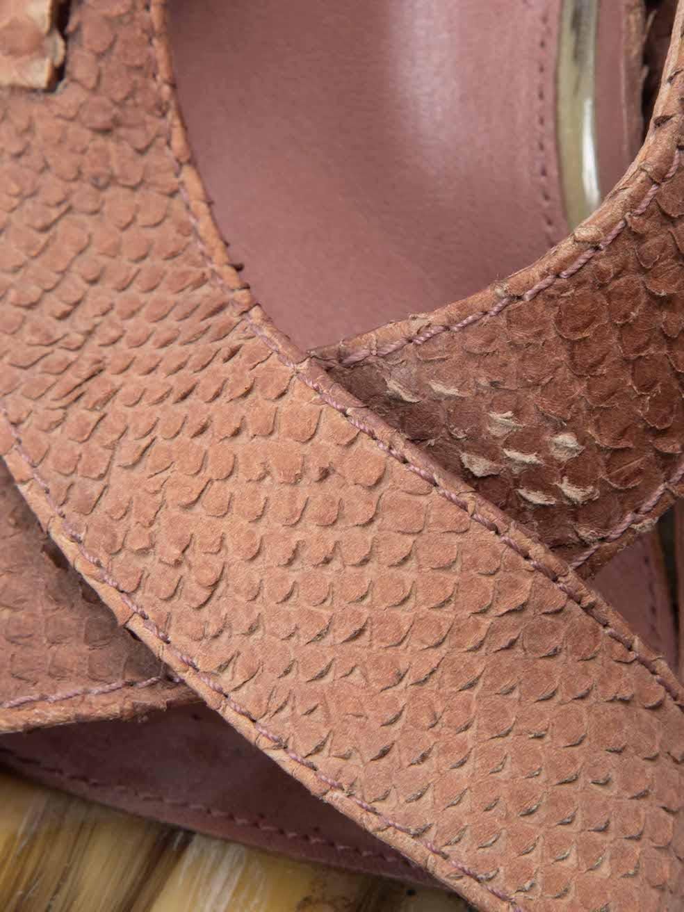 De las mujeres Sandalias con tiras cruzadas de piel de serpiente rosa rubor de Dior talla IT 38.5 en venta