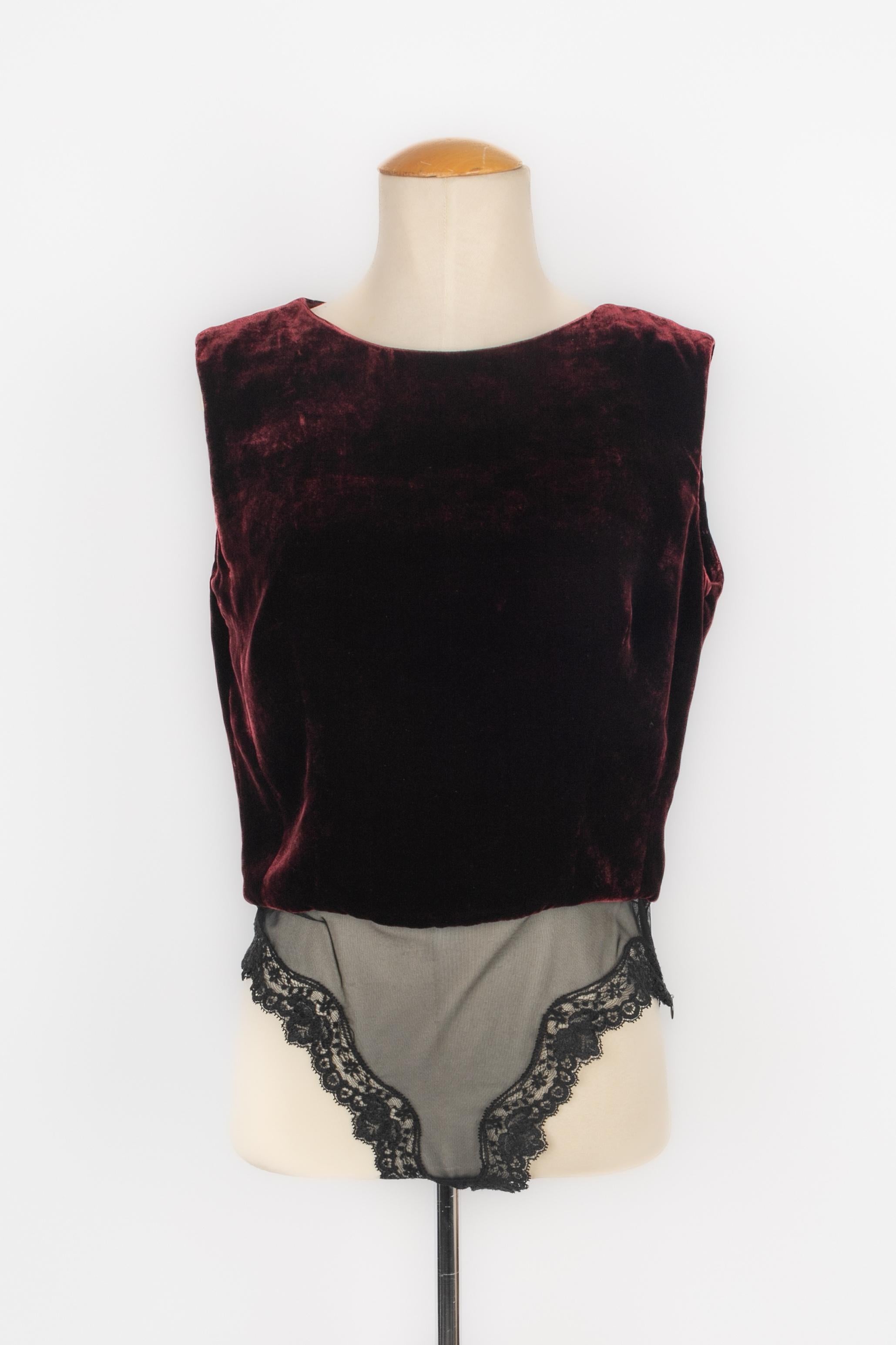 DIOR - (Made in France) Velvet and lace bodysuit top. Size 44FR.

Condition:
Very good condition

Dimensions:
Chest: 49 cm - Length: 60 cm

SKU:FH238