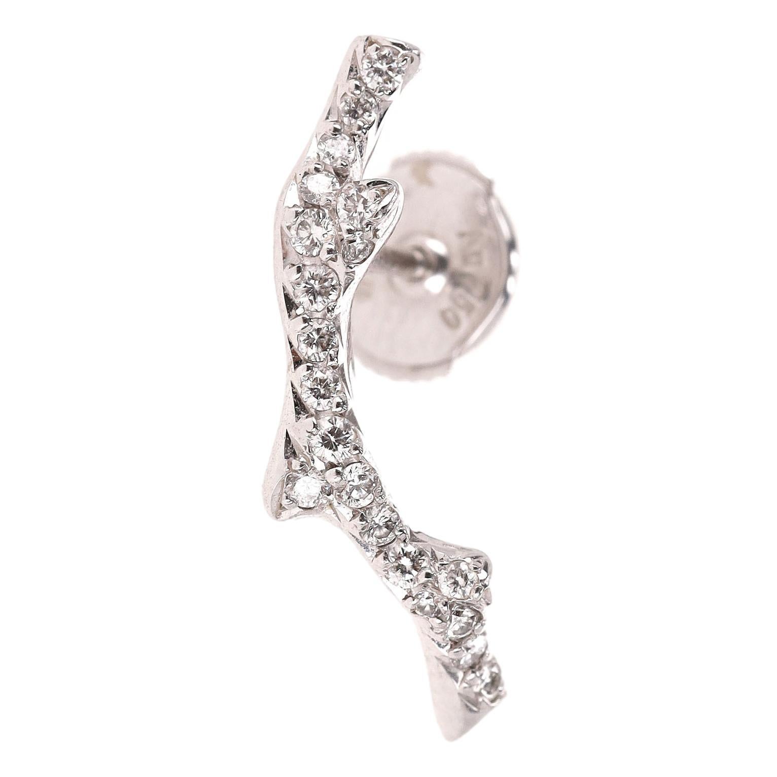 Dior Bois Einzelne Diamant Ohr Climber Ohrring In 18k Weißgold (Brillantschliff) im Angebot