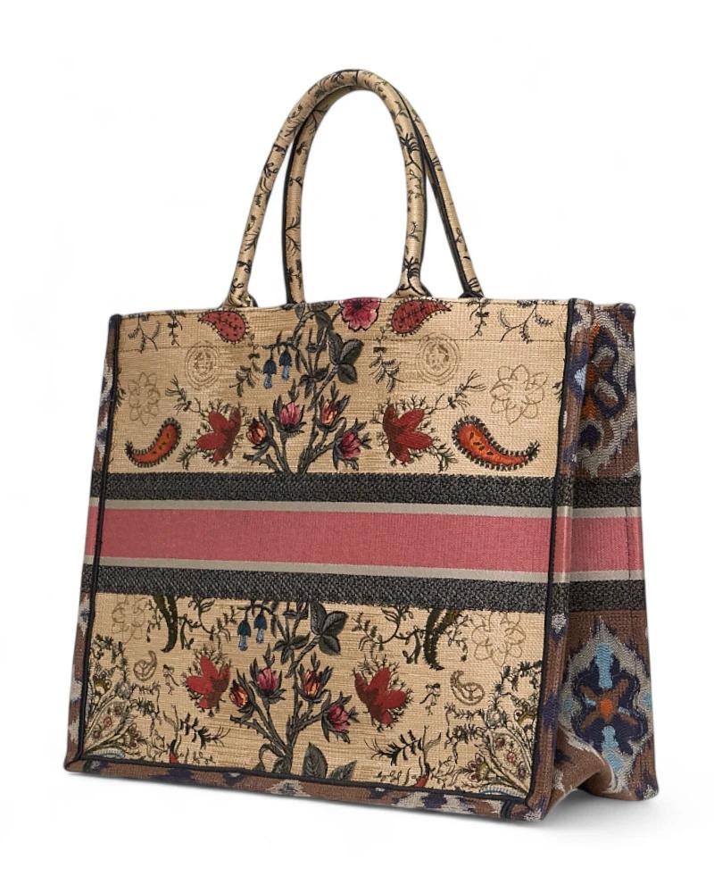 Dior Book Tote Large Flowers Multicolor Pour femmes en vente