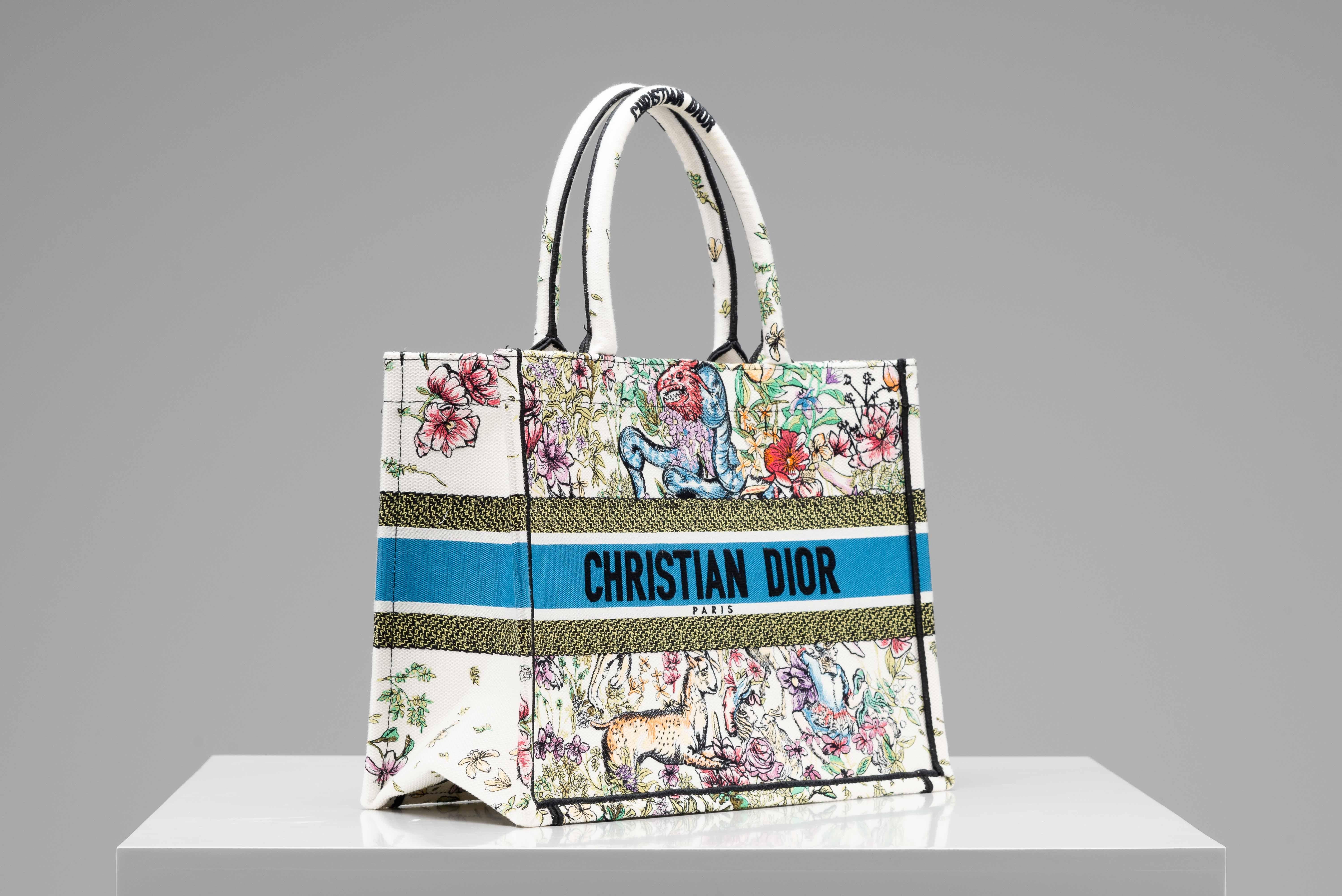 Dior Buchtasche Medium Größe wie NEU im Zustand „Hervorragend“ in Roosendaal, NL