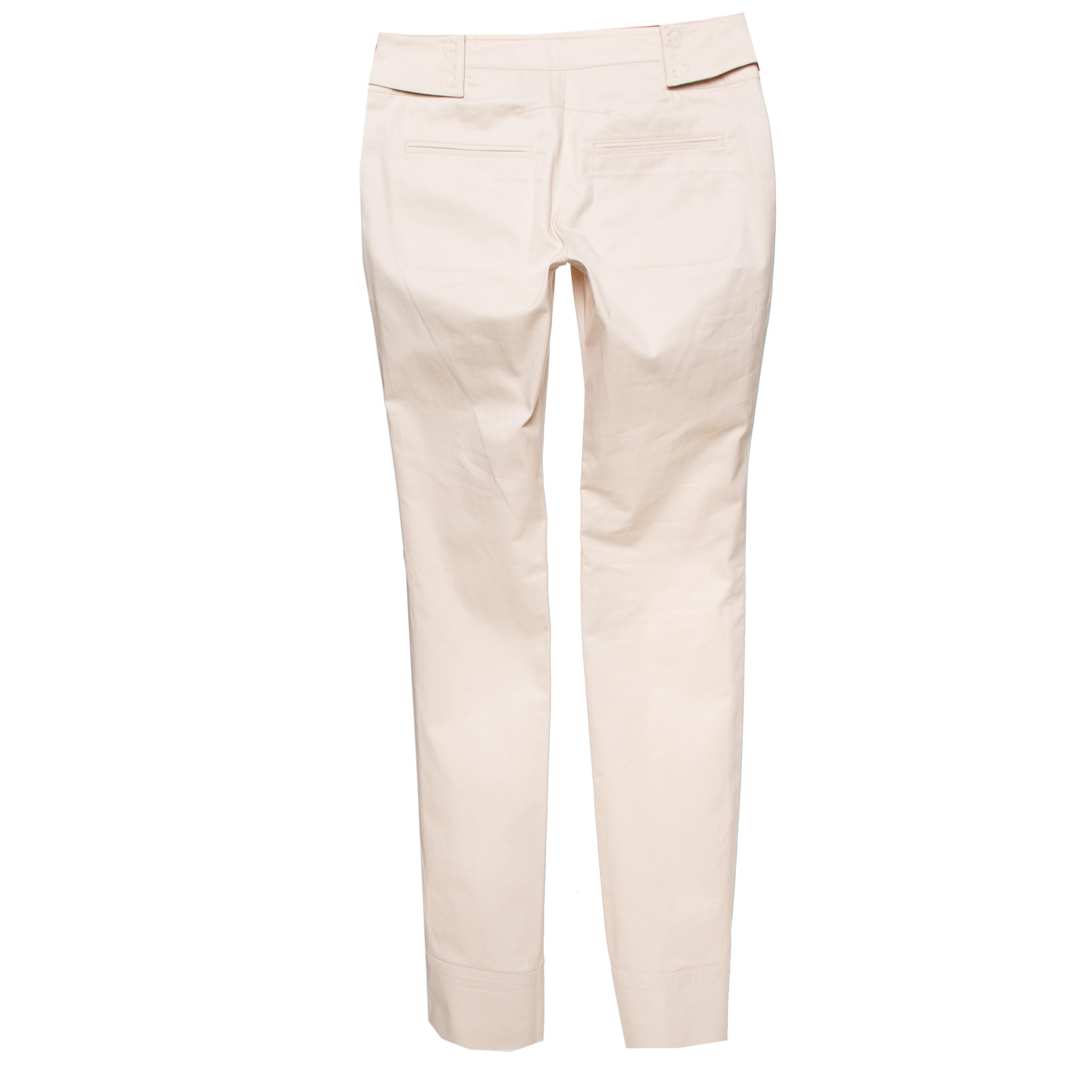 Made from cotton, these beige Dior Boutique pants offer a great fit. They are equipped with belt loops, zip closure, and four pockets. Style them with simple tops and high heels.

