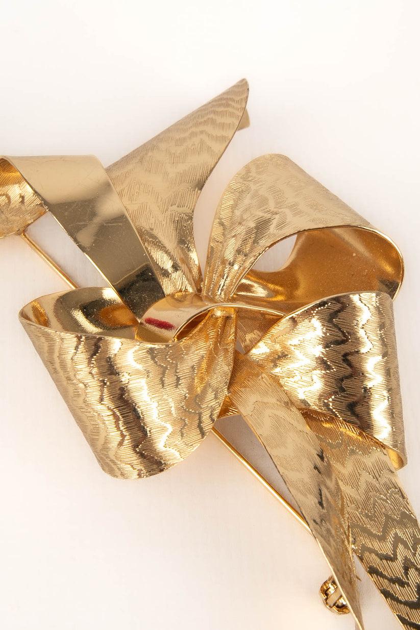 Women's Dior Bow Brooch in Golden Metal For Sale