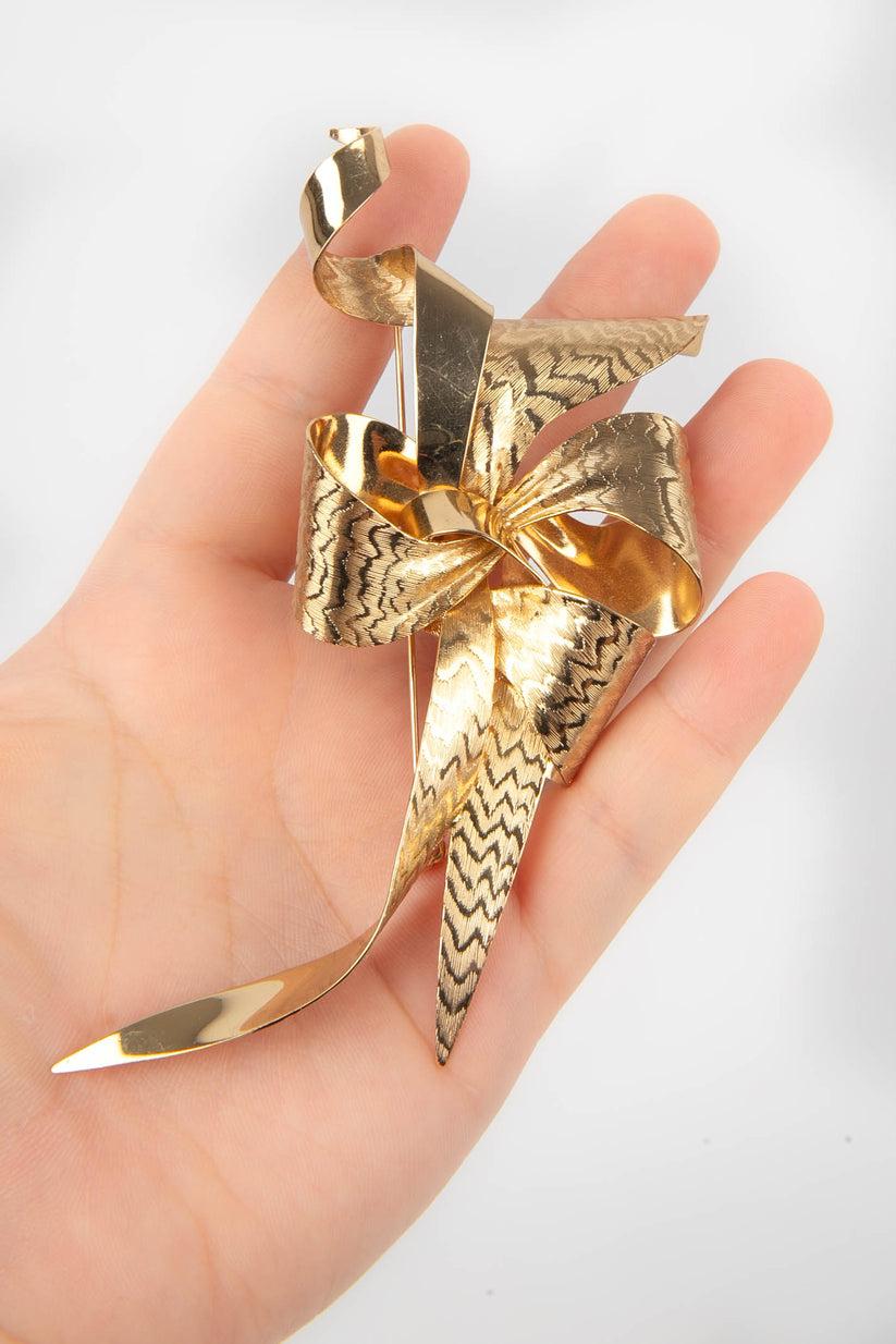 Dior Bow Brooch in Golden Metal For Sale 2