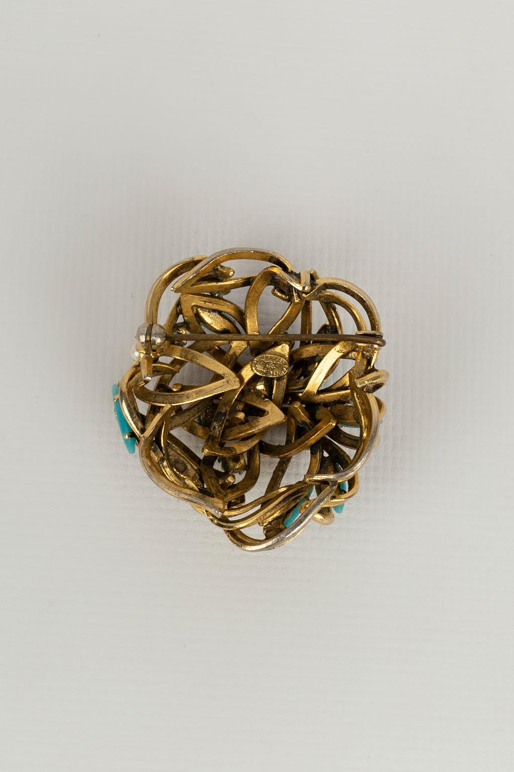 Dior Brooch in Gold Metal and Rhinestones, 1962 In Excellent Condition For Sale In SAINT-OUEN-SUR-SEINE, FR