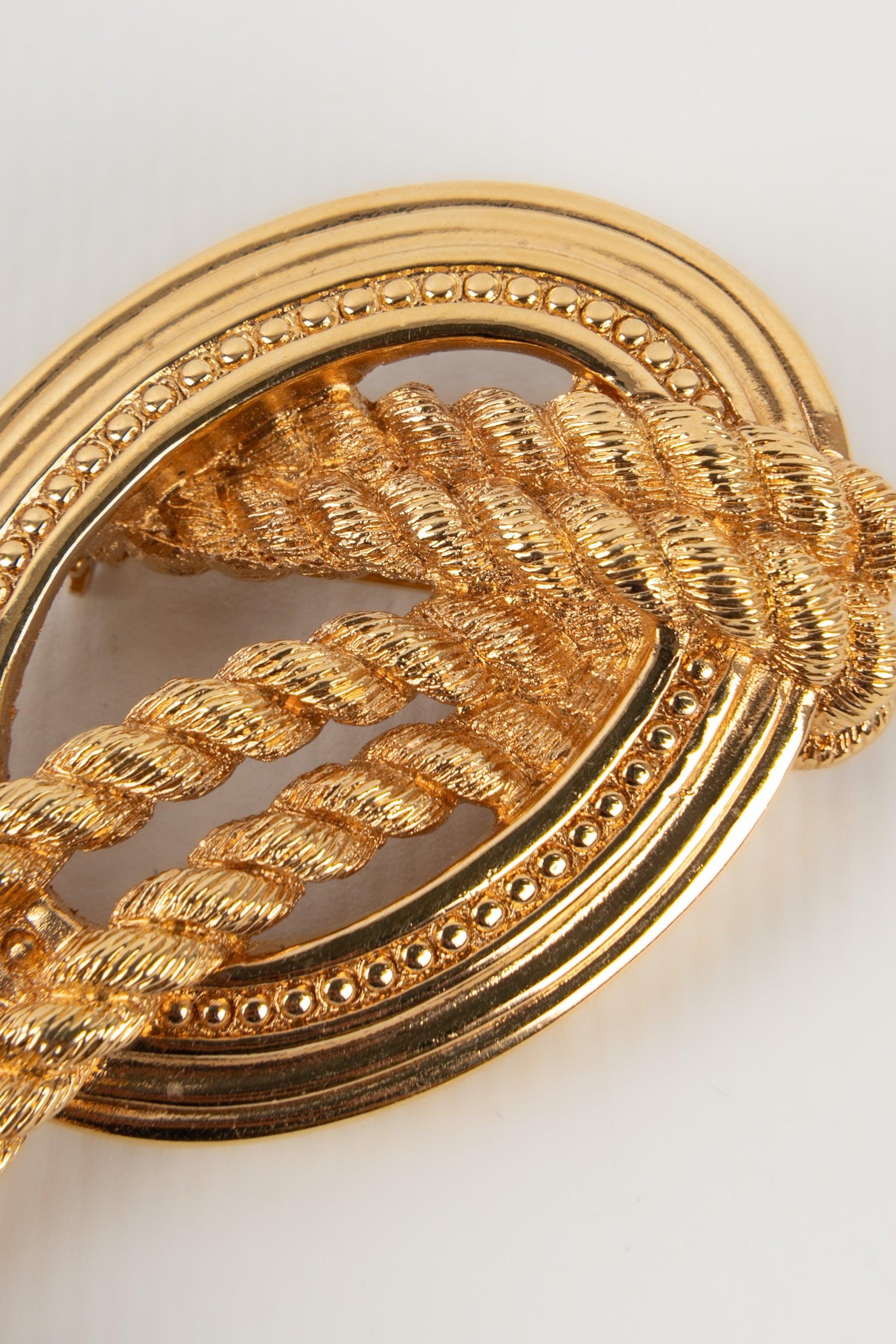 Dior Brooch in Gold-Plated Metal In Excellent Condition For Sale In SAINT-OUEN-SUR-SEINE, FR