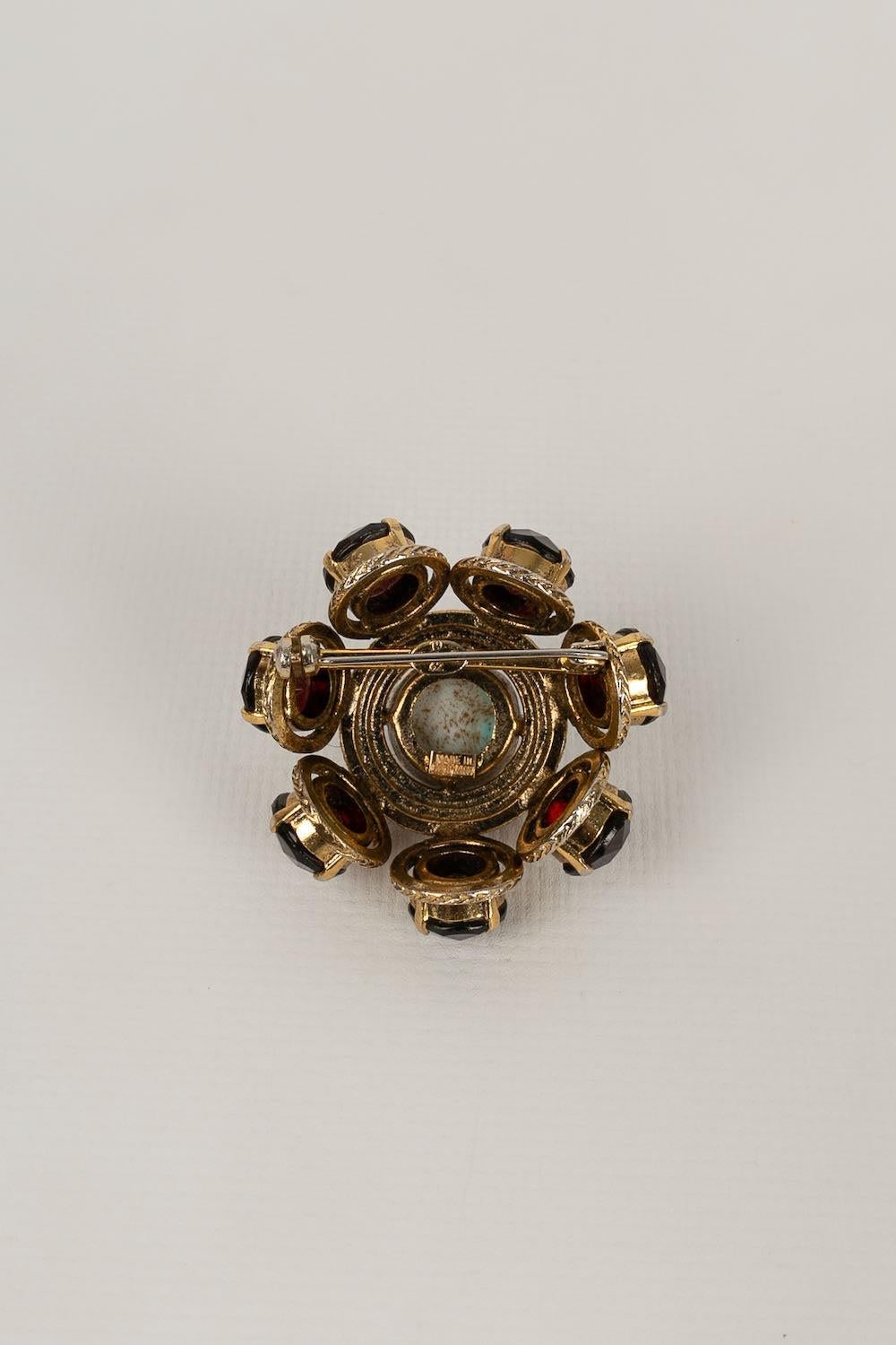 Dior Brooch in Metal, Strass and Glass Paste, 1962 In Excellent Condition For Sale In SAINT-OUEN-SUR-SEINE, FR