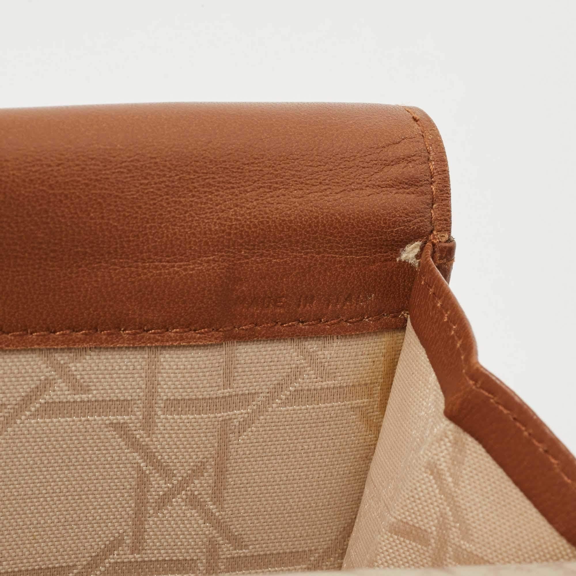 Portafoglio continentale con doppia patta in pelle Cannage marrone Dior in vendita 1