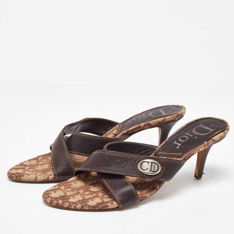 You can count on these Dior slide sandals for an elevated feel. They are crafted beautifully and designed to offer the right fit and a comfortable lift.