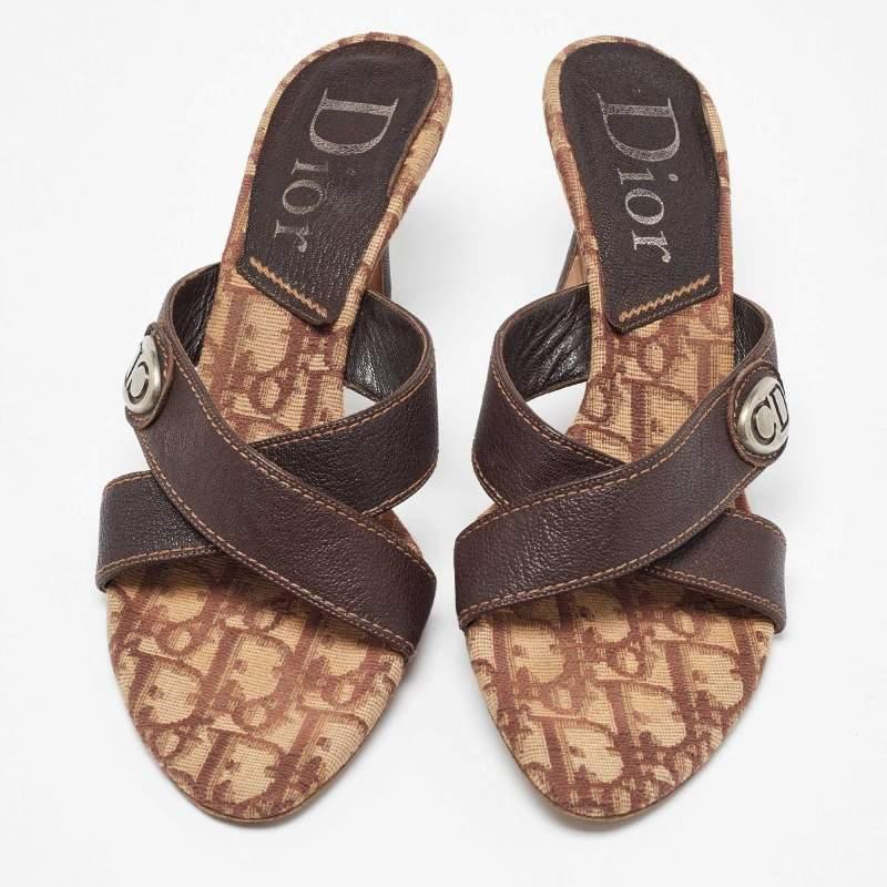 Dior Brown Canvas and Leather Slide Sandals 40.5 In Fair Condition In Dubai, Al Qouz 2