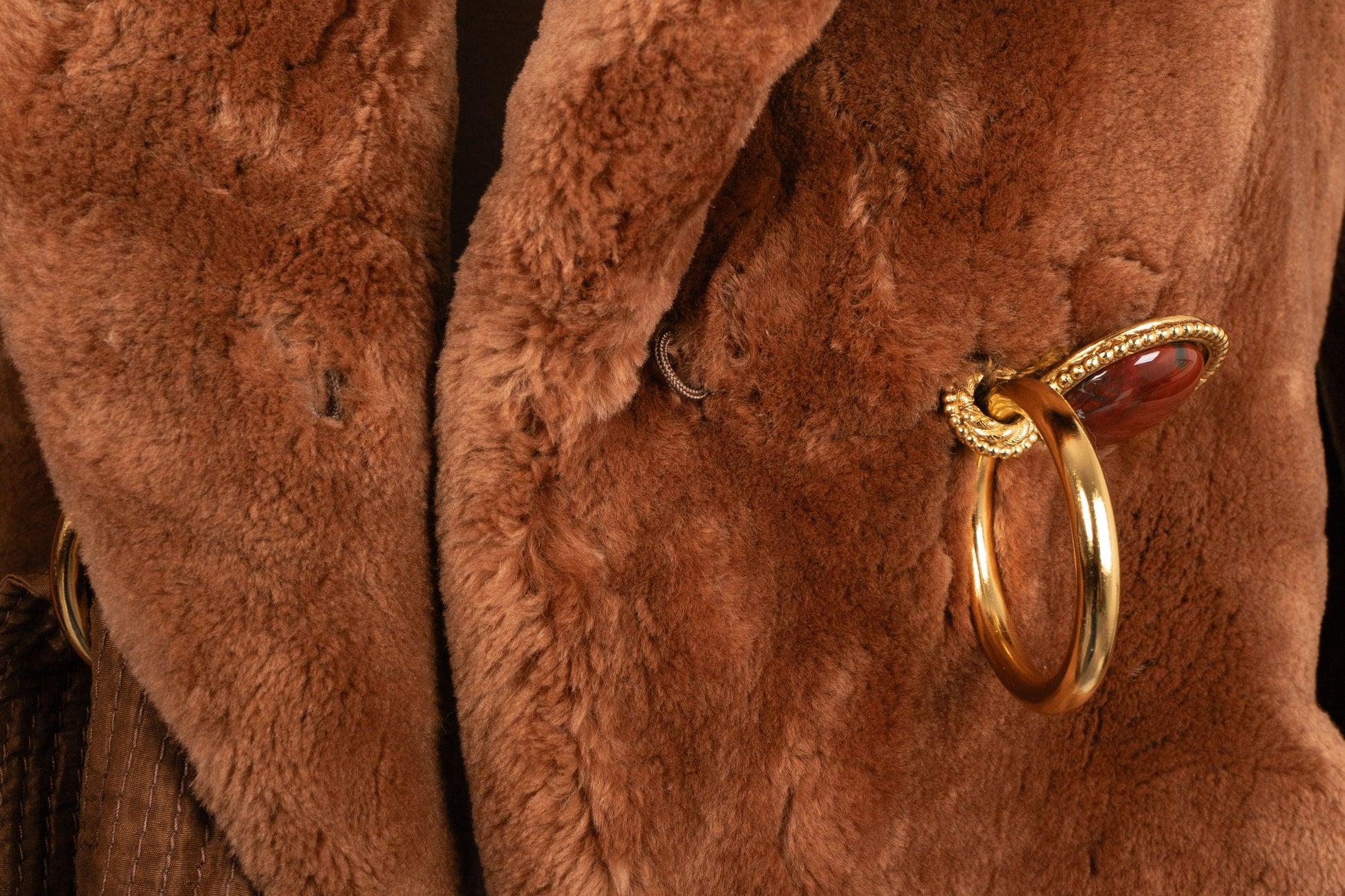 Dior Brown Pelz kurze Jacke mitgoldenem Metall Brandenburg im Angebot 1