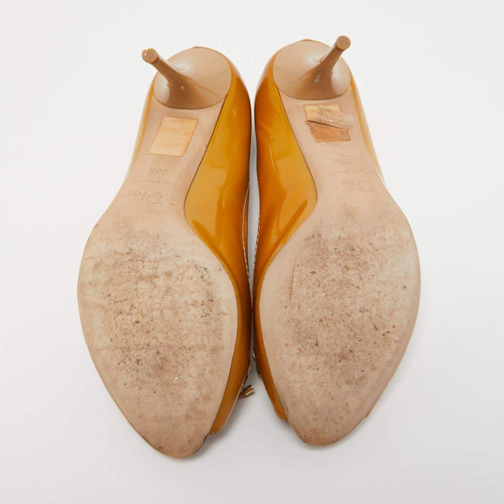 Dior Pumps con fiocco in pelle marrone misura 38,5 in vendita 1