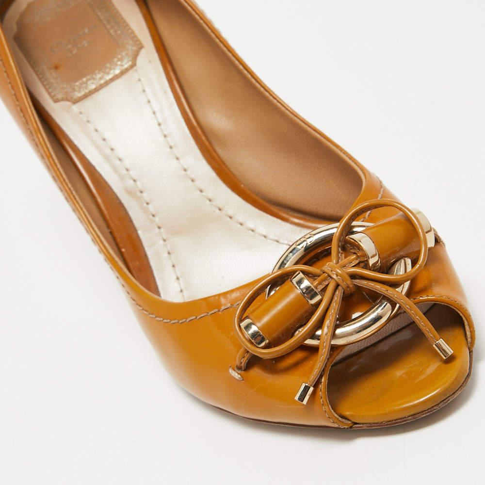 Dior Pumps con fiocco in pelle marrone misura 38,5 in vendita 3