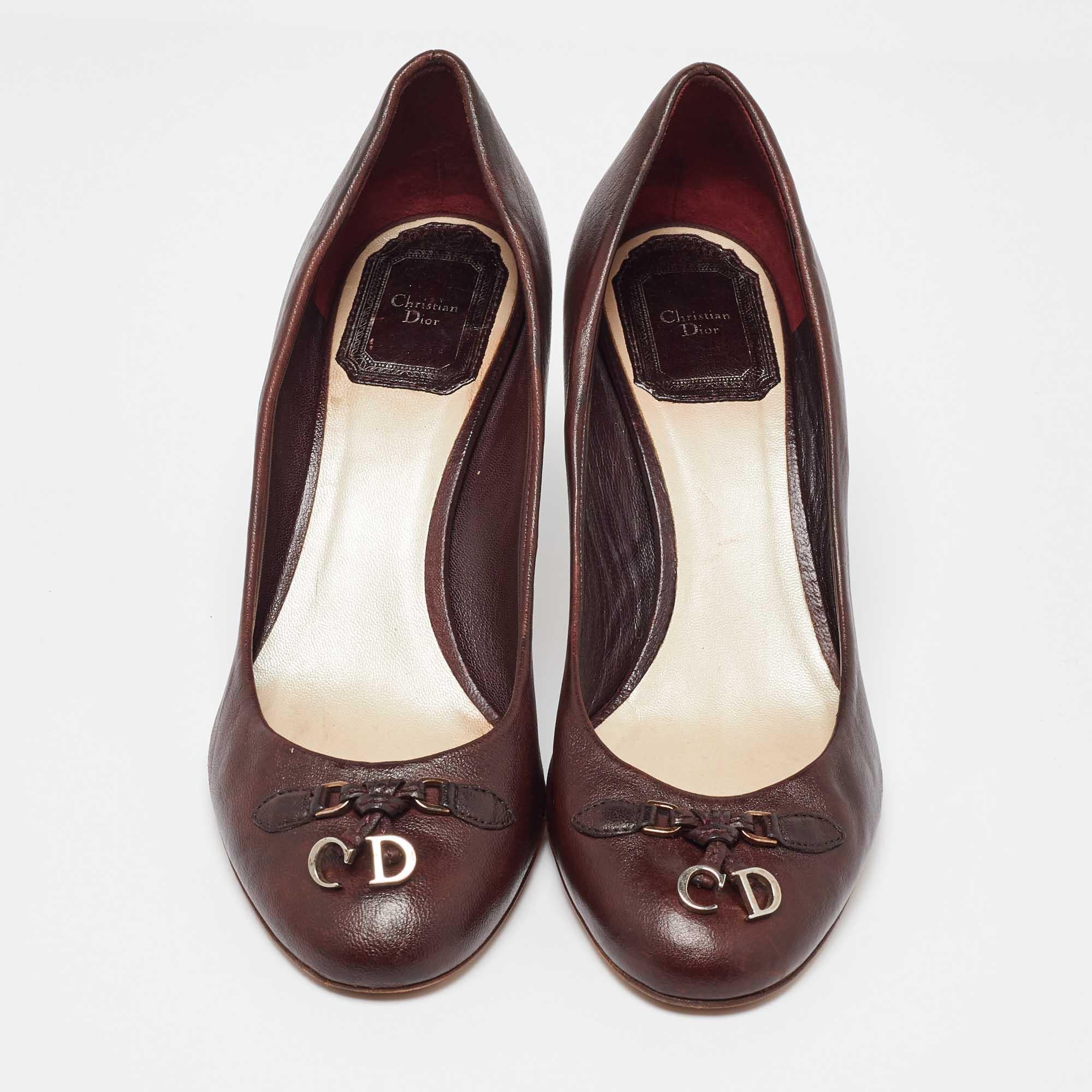 Black Dior Brown Leather CD Charm Round Toe Pumps Size 36 For Sale