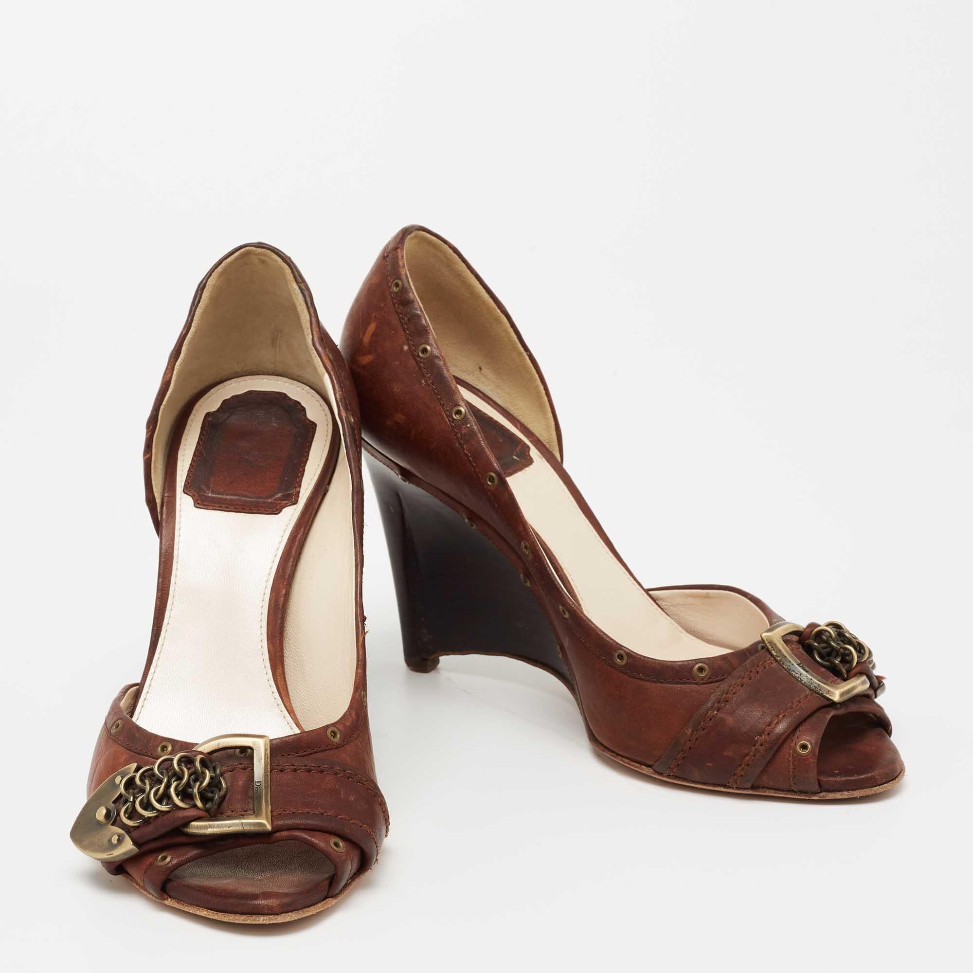 Dior Brown Leather Diorissimo Chain Detail Peep-Toe Wedge Pumps Size 37 In Fair Condition In Dubai, Al Qouz 2