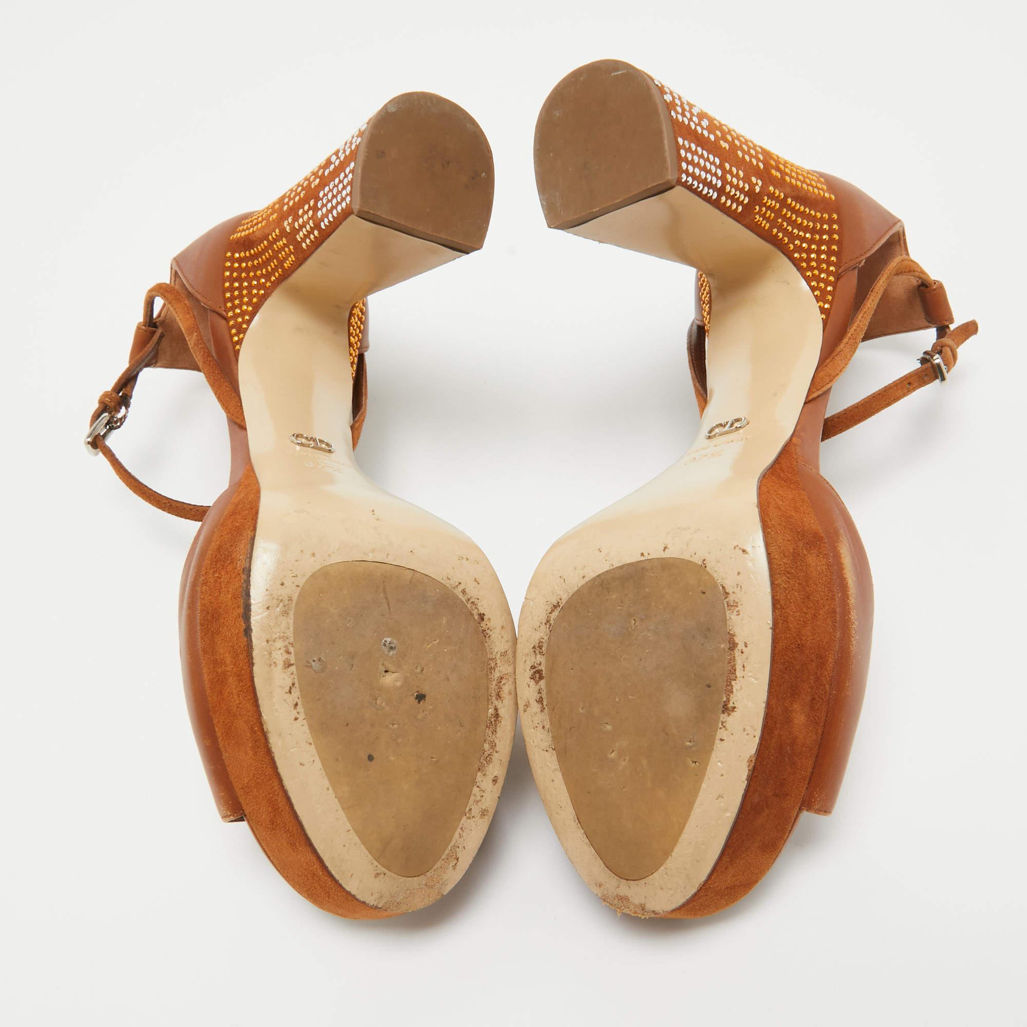 Dior Brown Leder verschönert Blockabsatz Knöchelriemen Sandalen Größe 37.5 im Angebot 1