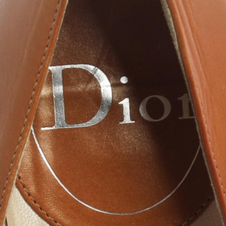 Dior Brown Leather Grommet Buckle Toe Pumps Size 38.5 In Fair Condition For Sale In Dubai, Al Qouz 2