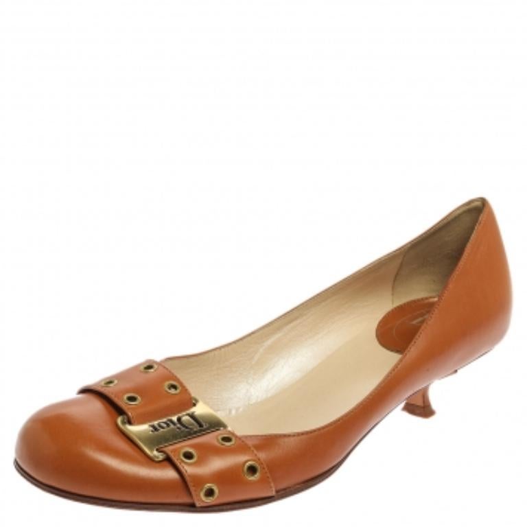 Dior Brown Leather Grommet Buckle Toe Pumps Size 38.5 For Sale 1