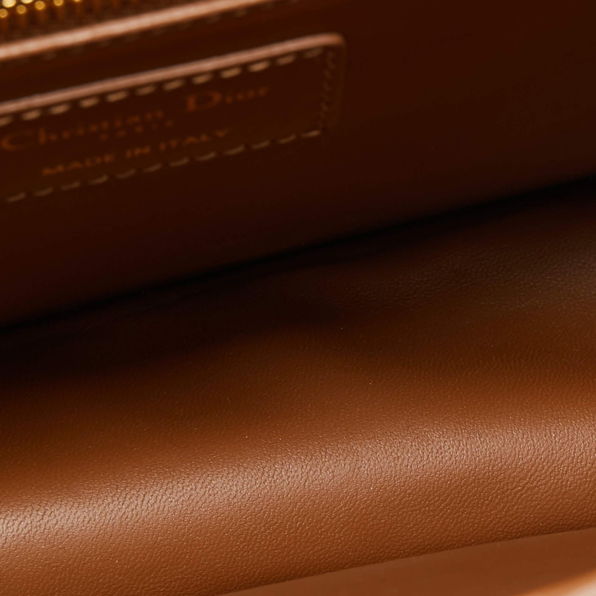 Dior Brown Leather Montaigne 30 Flap Shoulder Bag In Good Condition For Sale In Dubai, Al Qouz 2