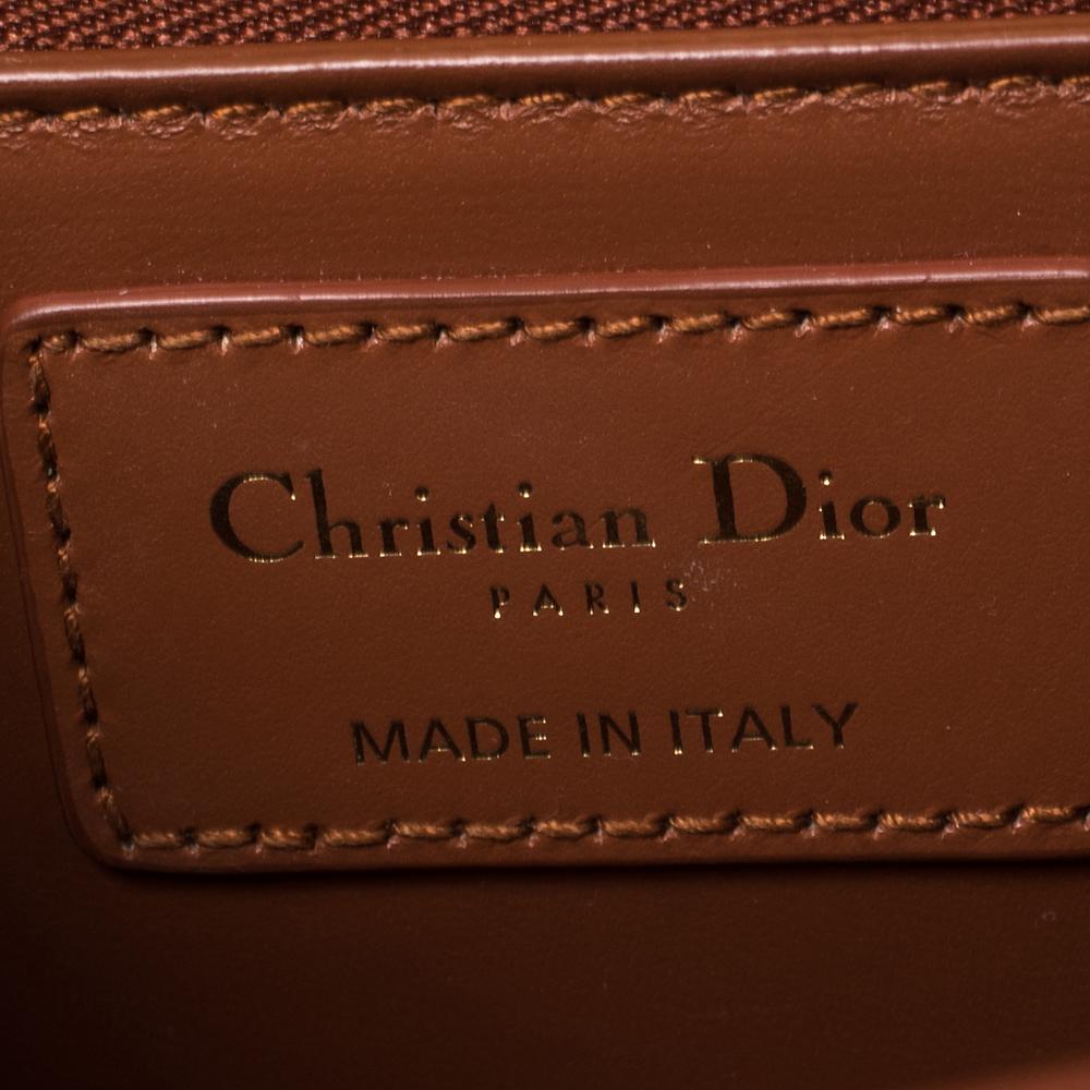 Dior Brown Leather Montaigne 30 Umhängetasche mit Klappe im Zustand ��„Gut“ in Dubai, Al Qouz 2